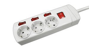 BASE Múltiple 3 Tomas Schuko con 4 Interruptores y Cable de 1,5m BLANCO